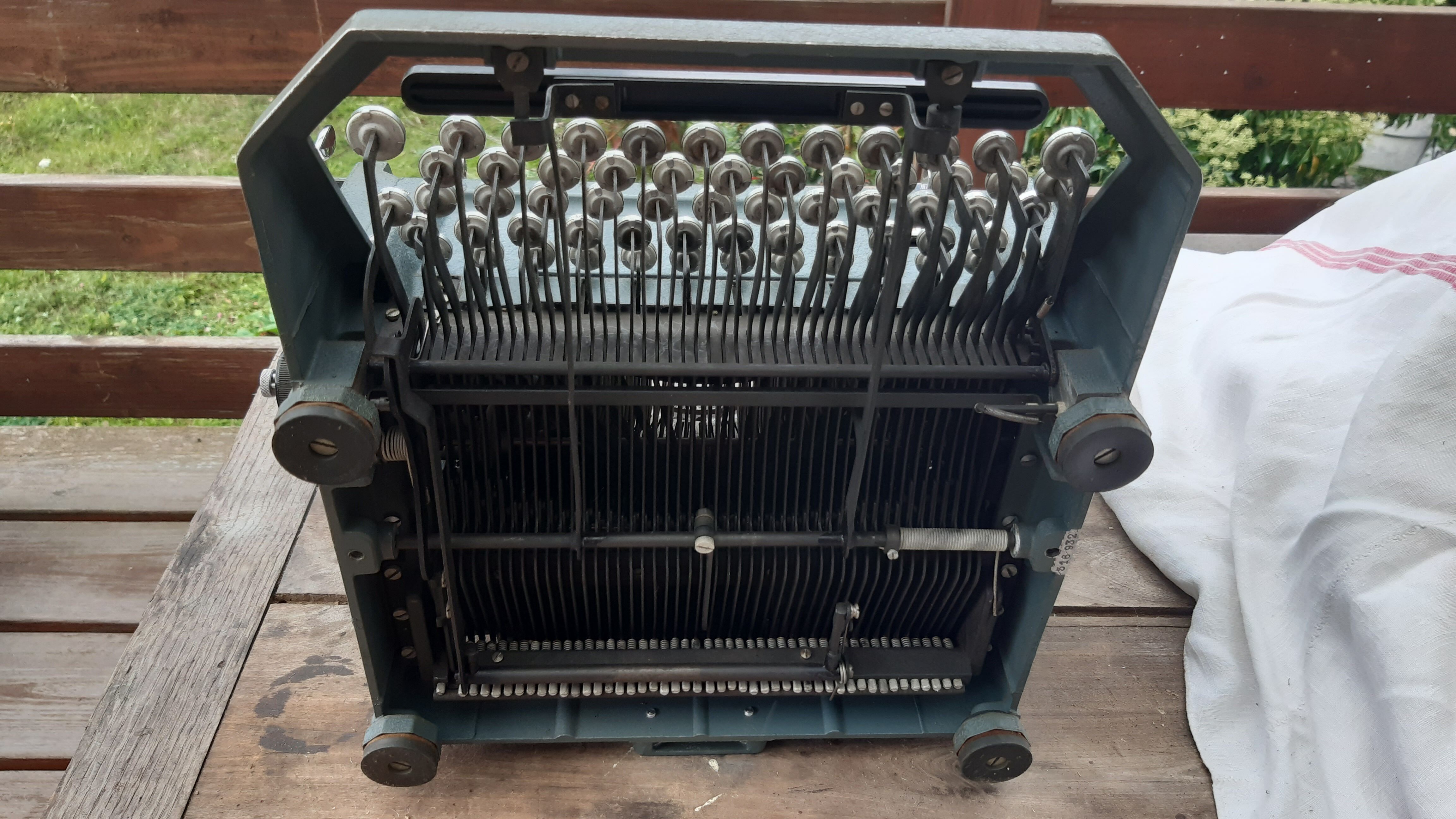 Machine à écrire rooy b44