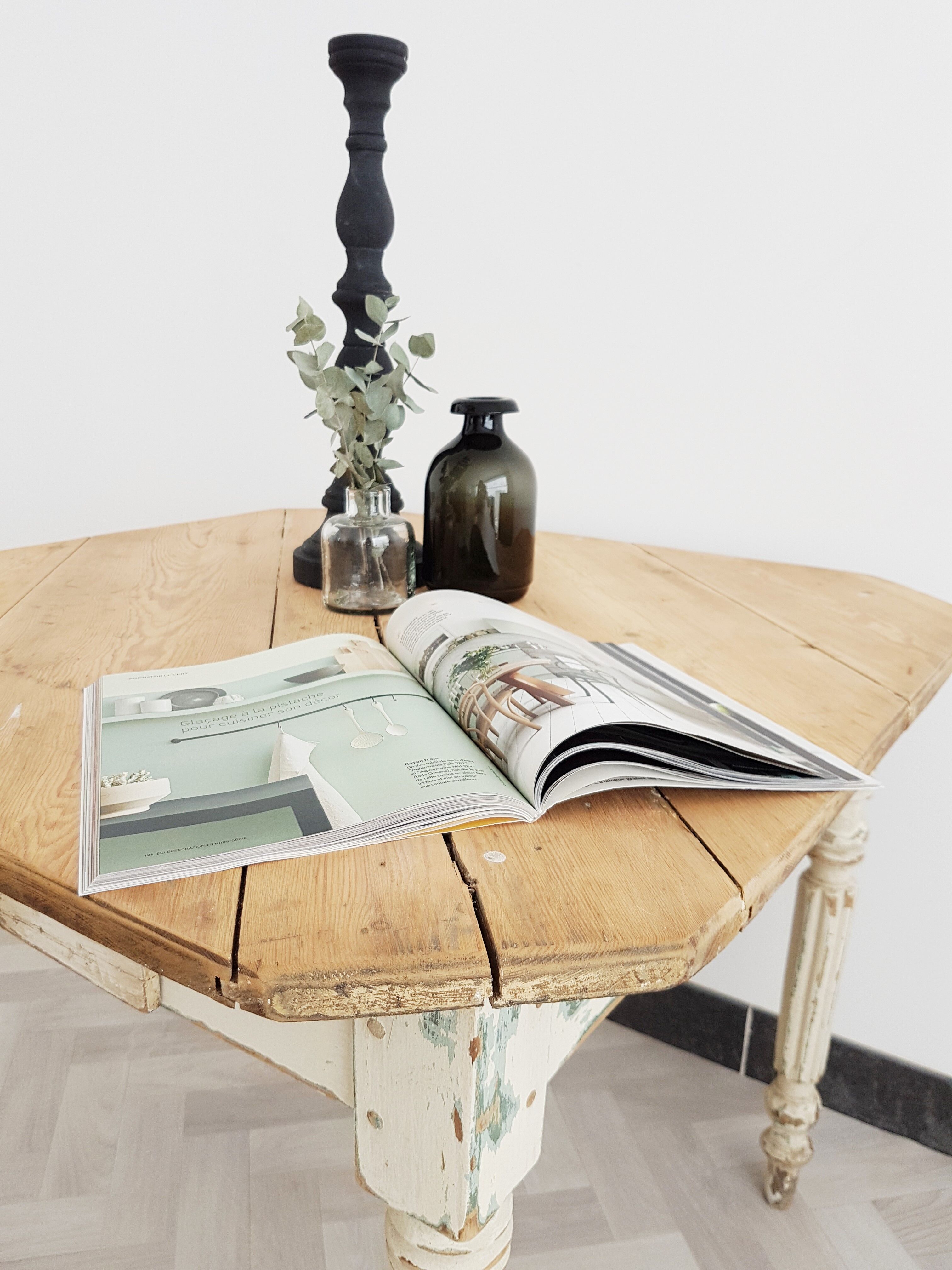 Square table campaign