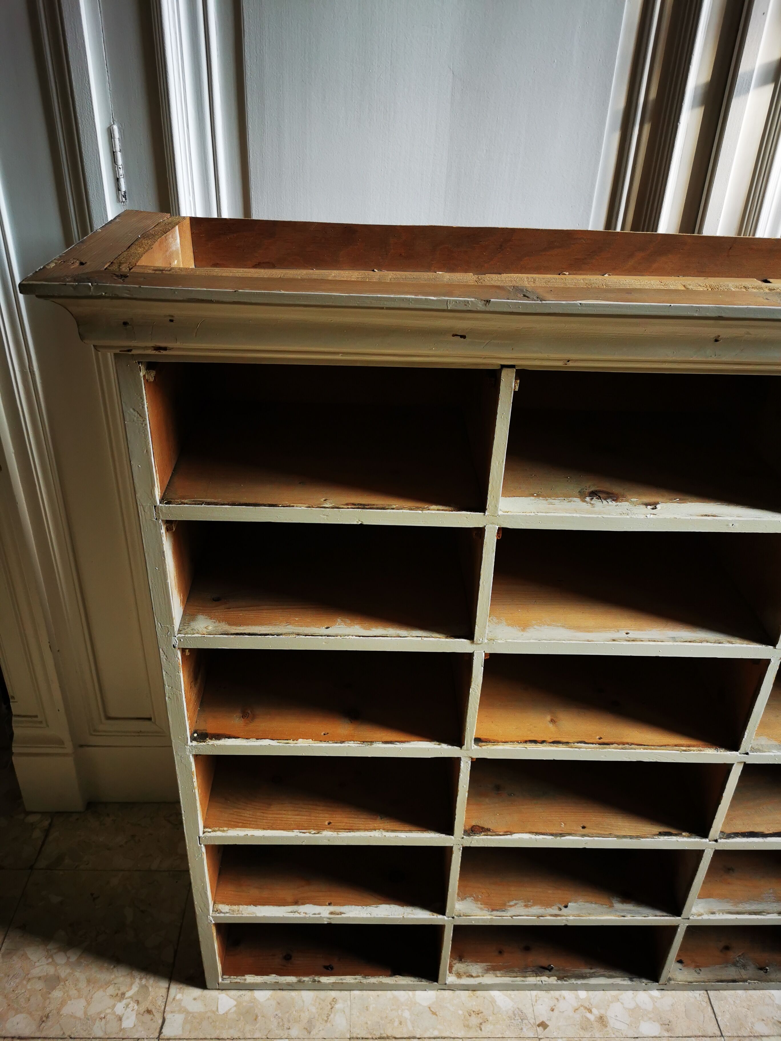 Former cabinet with lockers