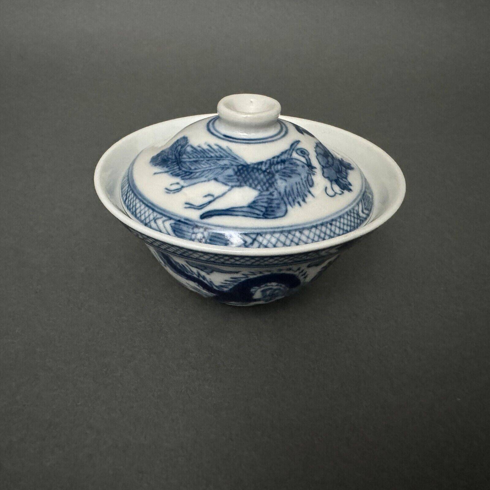Porcelain bowl with its lid China dragon decoration late 19th century