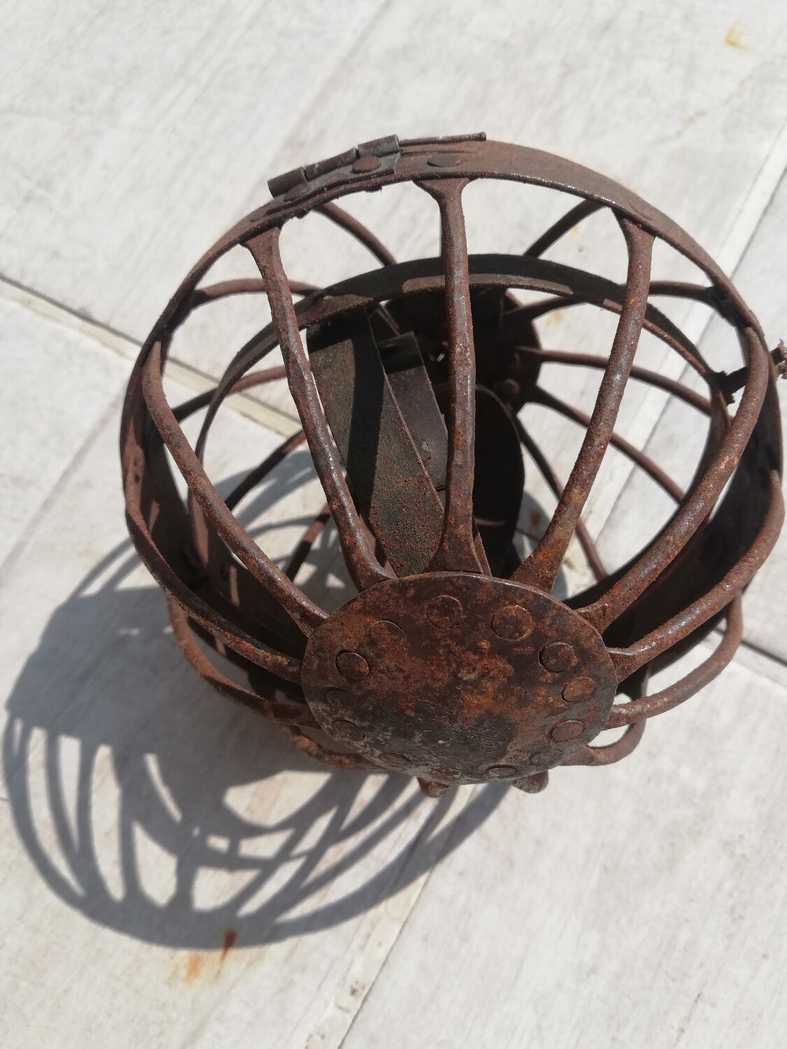 Old gyroscopic marine oil lamp