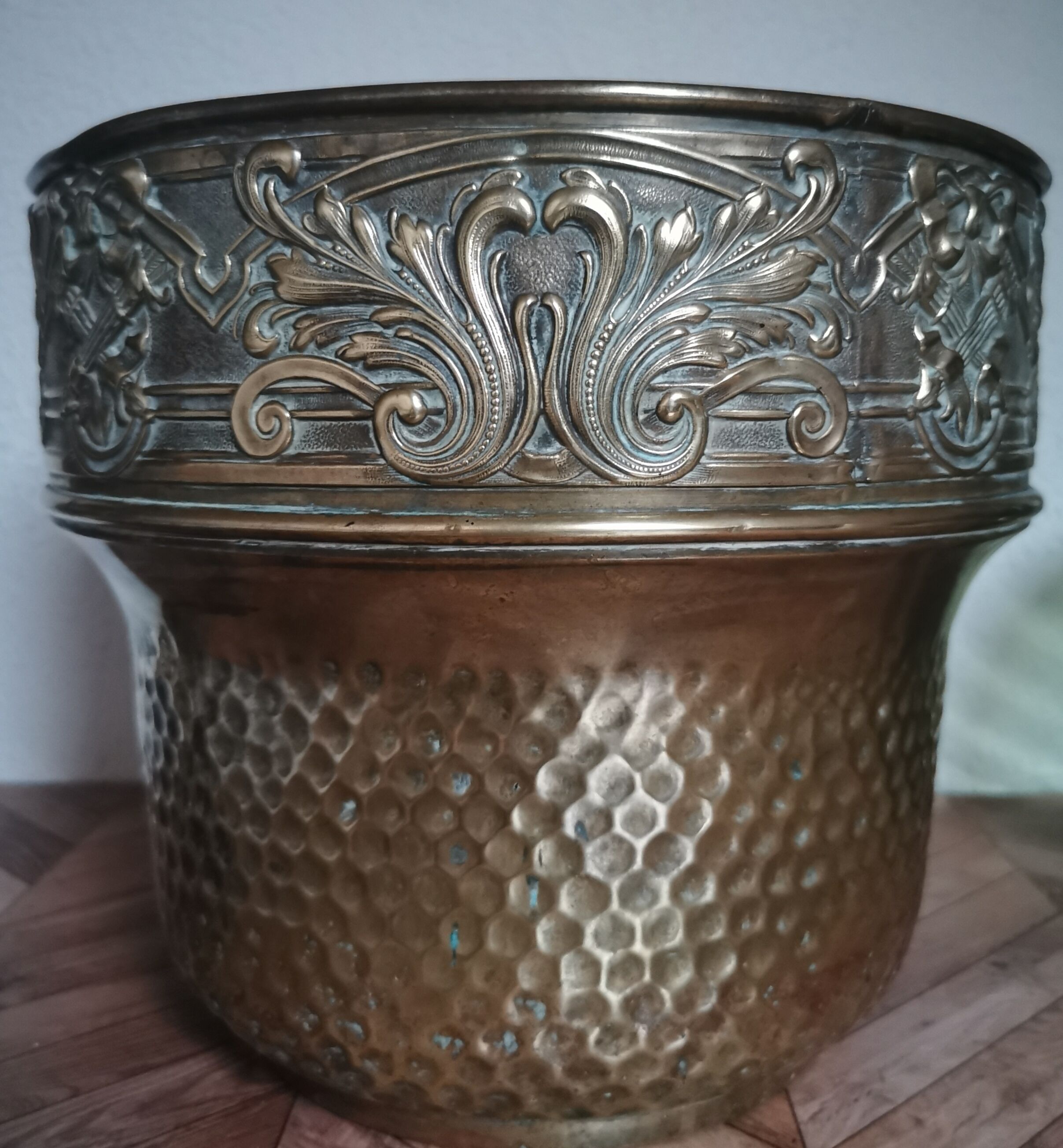 Cache pot brass frieze