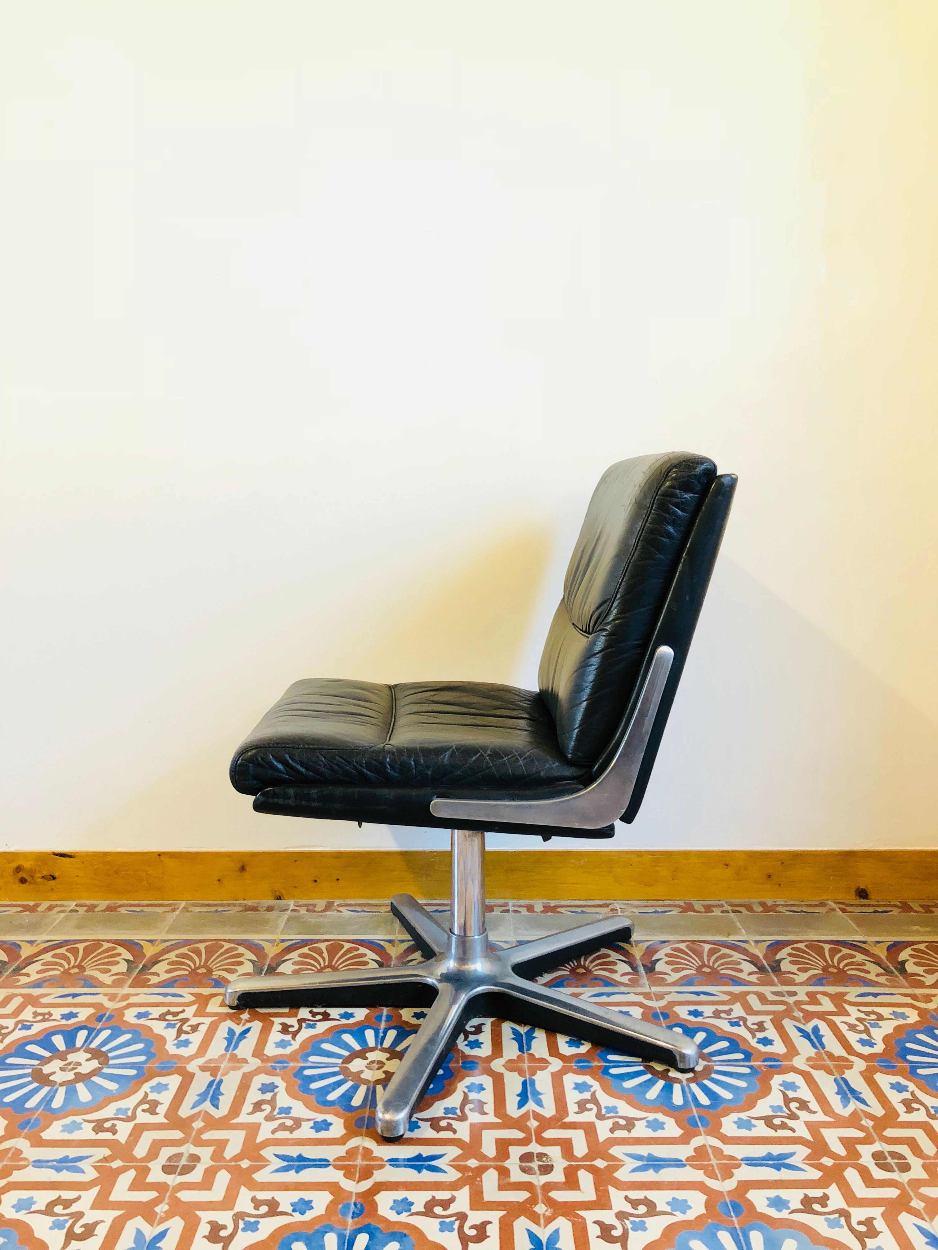 Armchair in leather and chrome Drabert