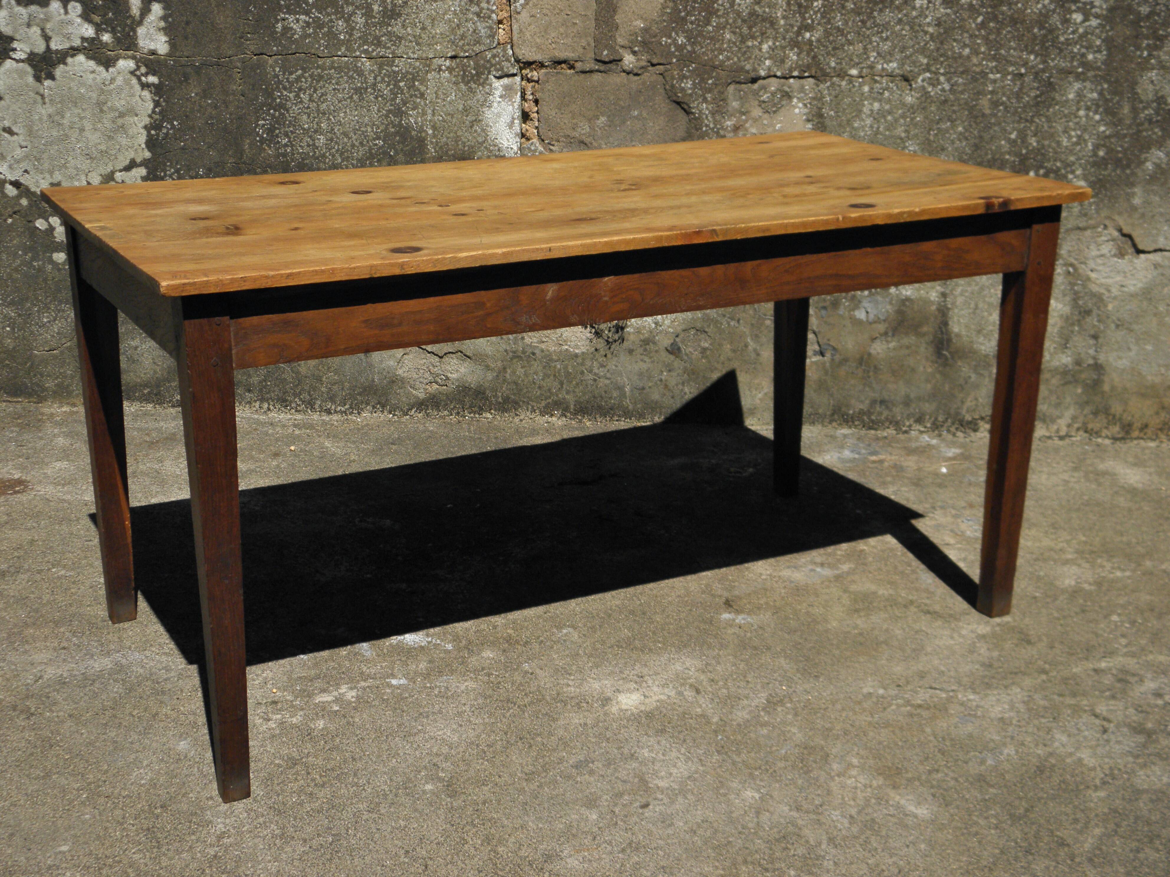 Farmhouse table with 2 drawers