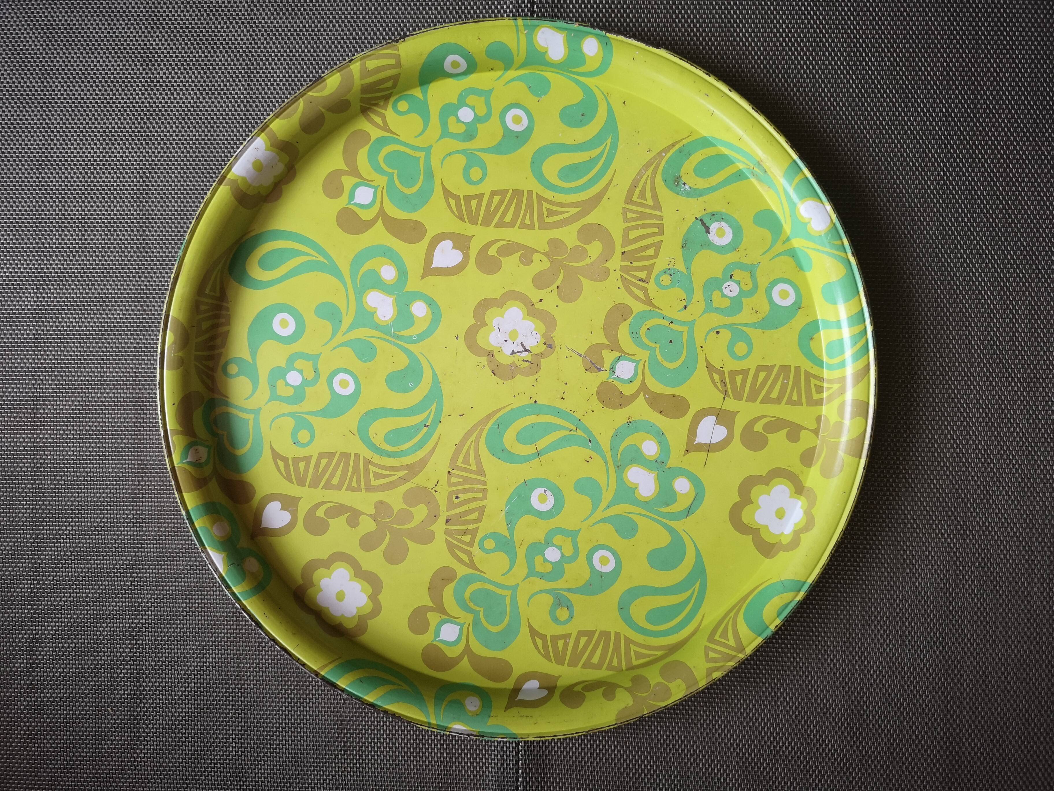 Metal service tray floral patterns - 1970s