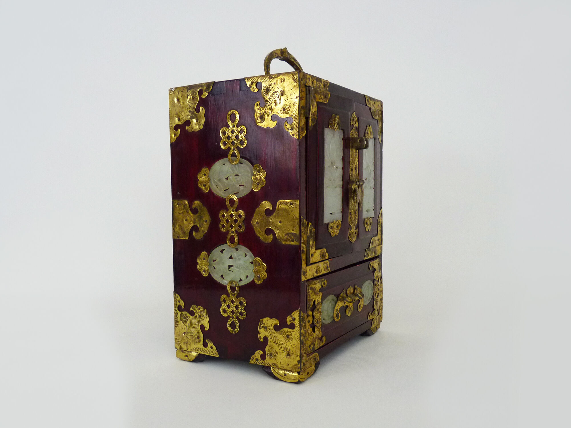 Chinese jewelry box in lacquered wood, jade and brass ornaments. Year 50 60