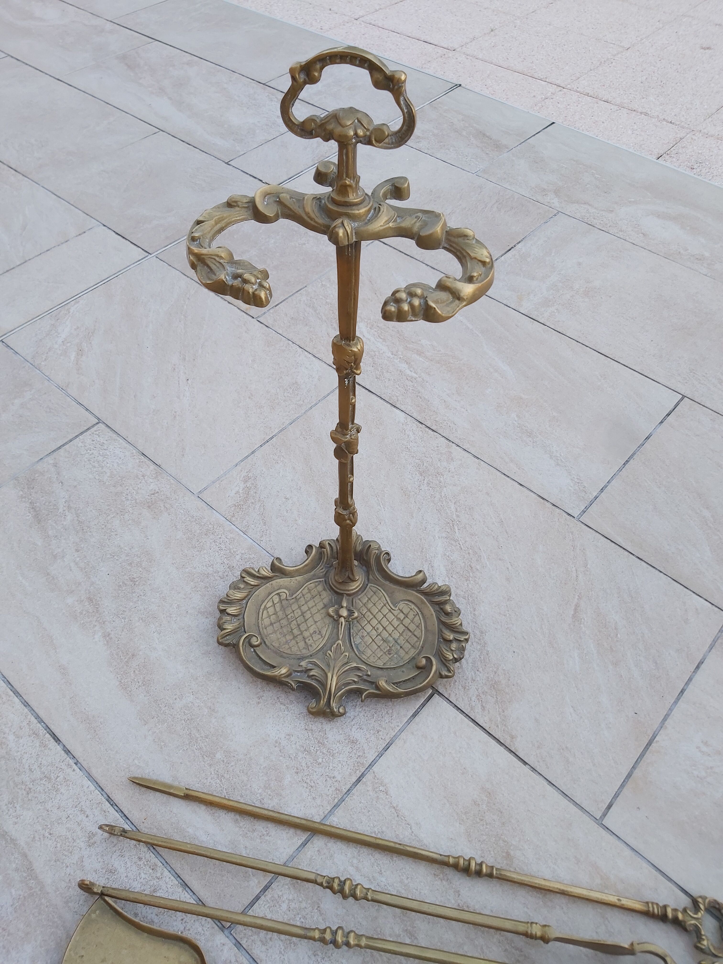 Bronze fireplace servant