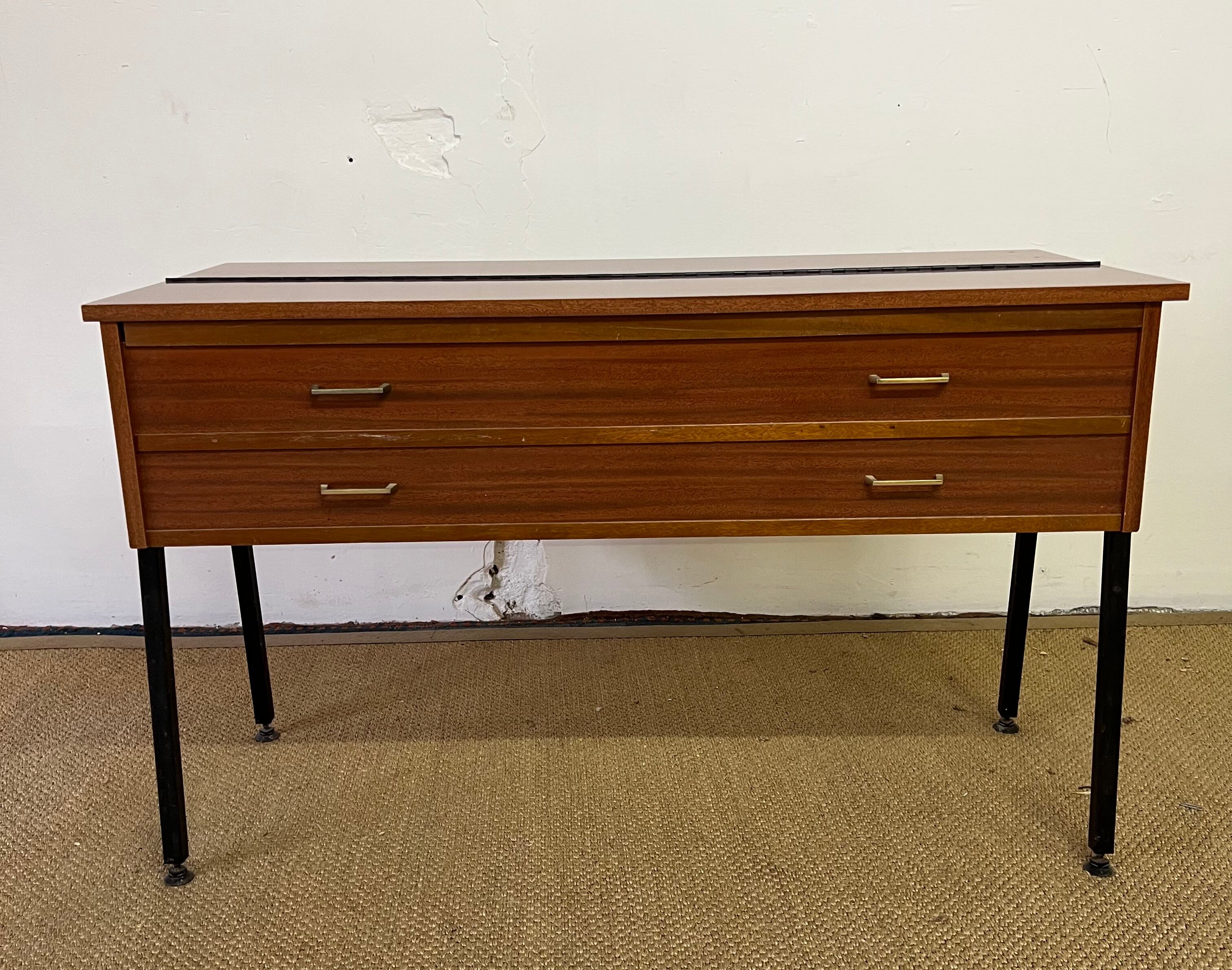 Vintage console old knitter