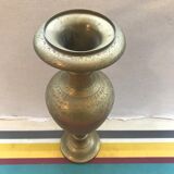 Vase laiton ciselé dessin tour eiffel & grand palais Paris vintage