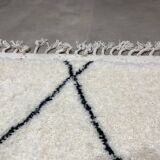 White wool carpet with diamonds 197x295cm