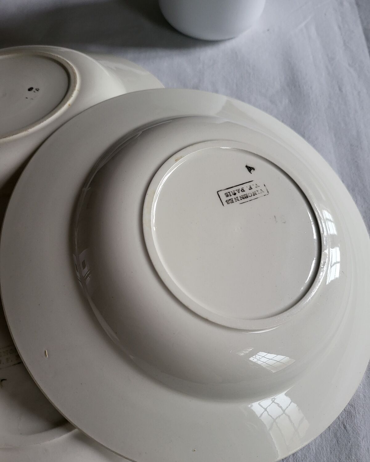 Set of 4 Vincennes earthenware soup plates, Paris.