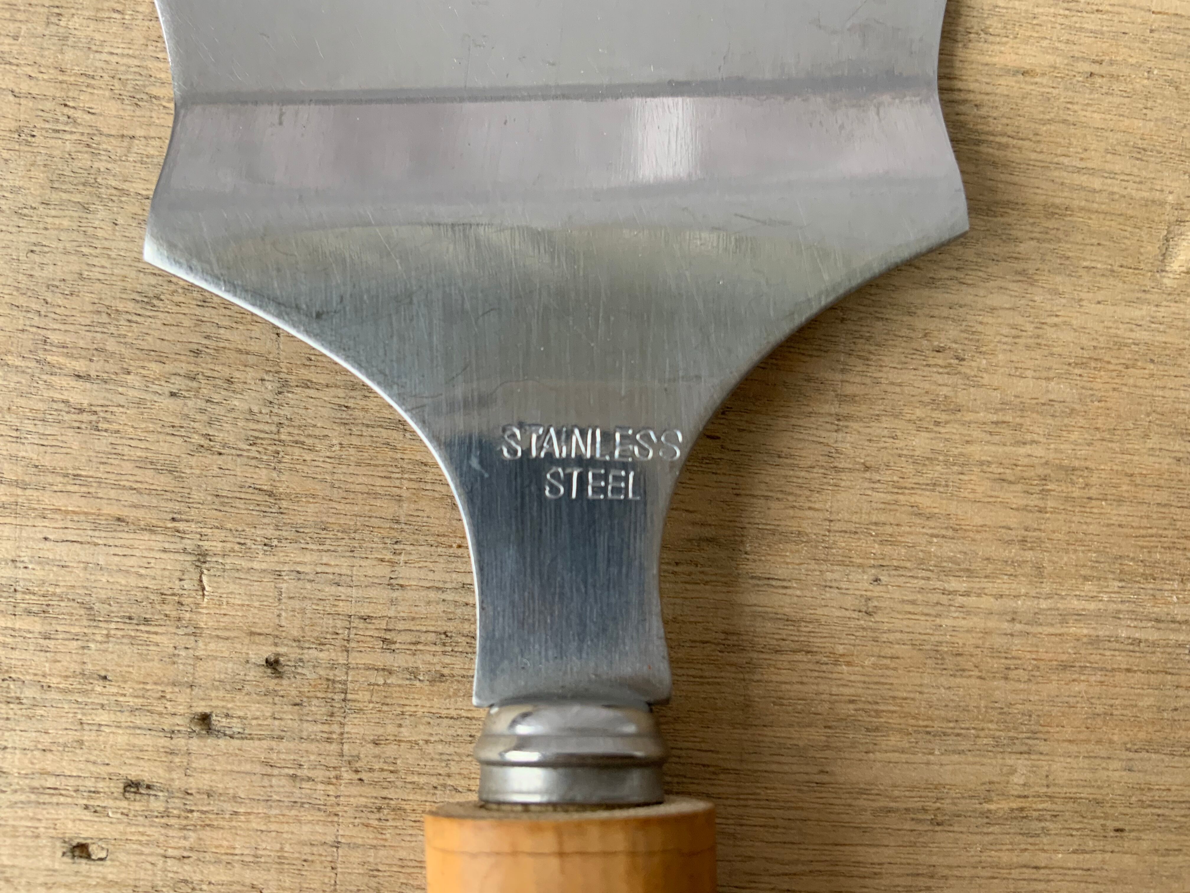 Bamboo handle pie shovel