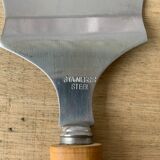 Bamboo handle pie shovel