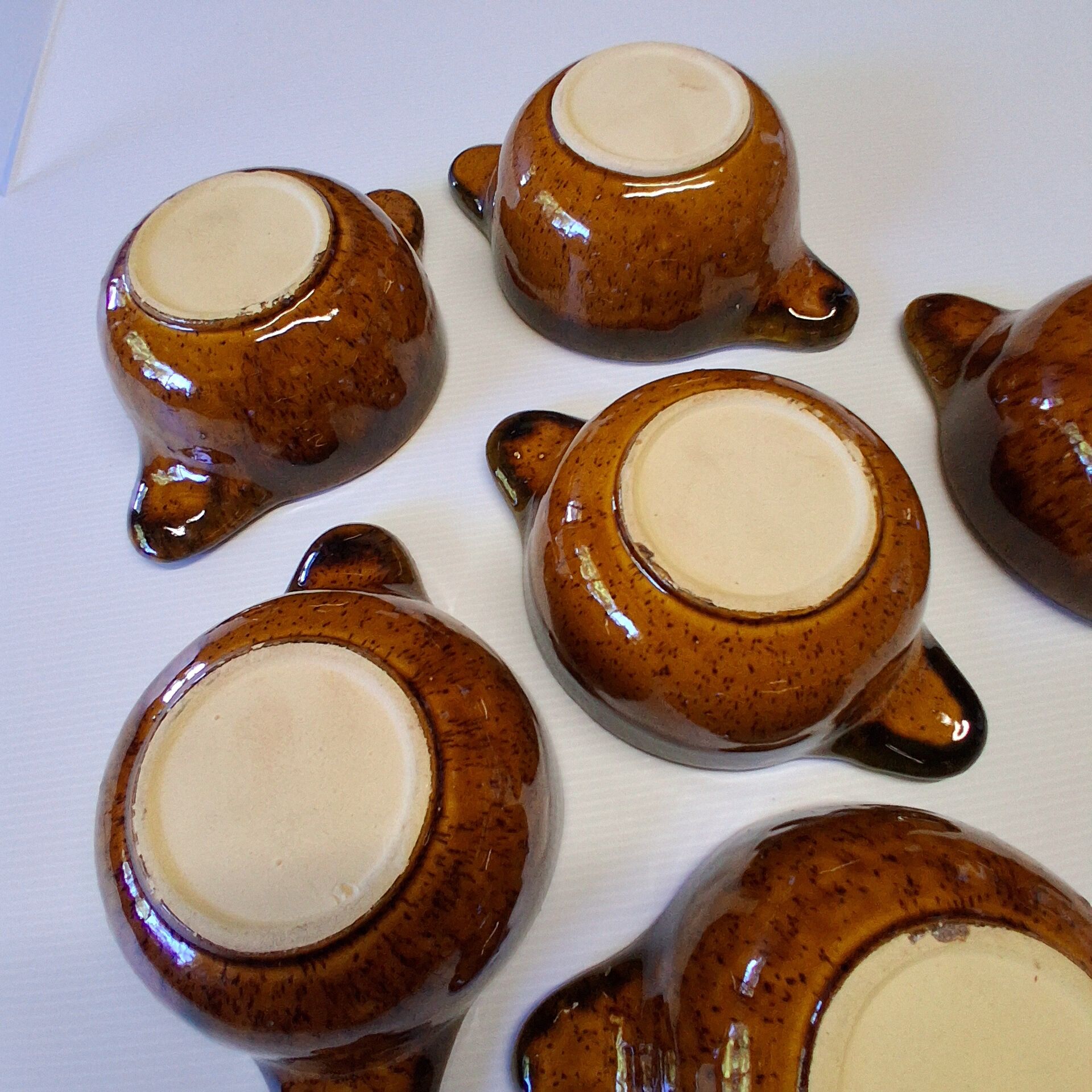 Set of 6 ear bowls in stoneware in very good condition.