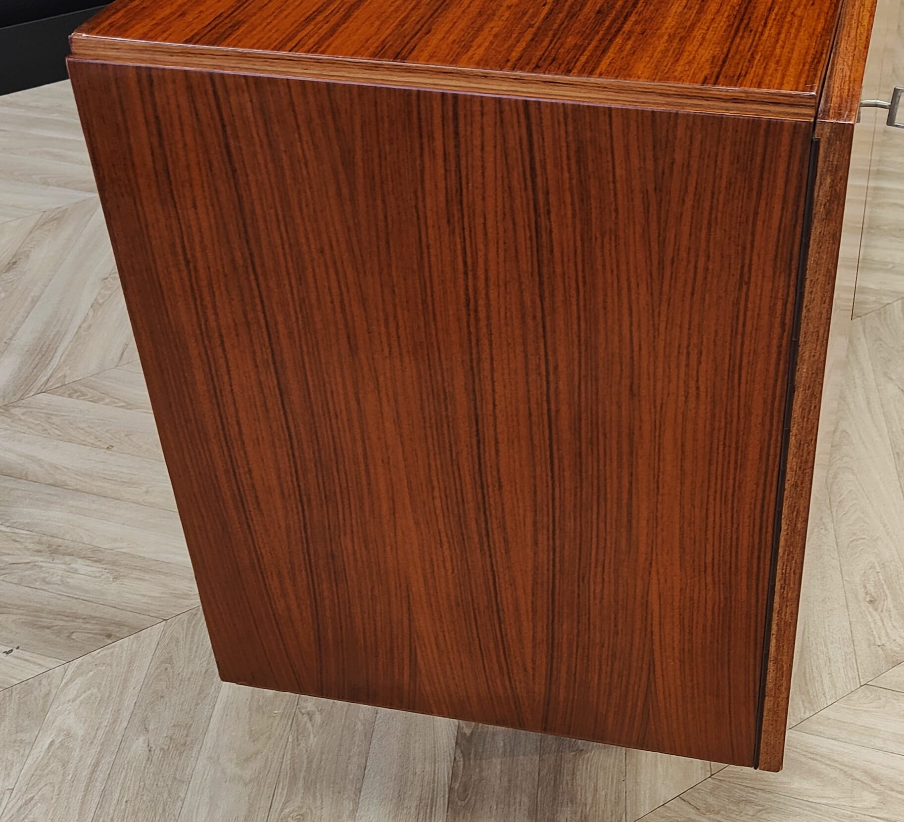 Enfilade Mid Century