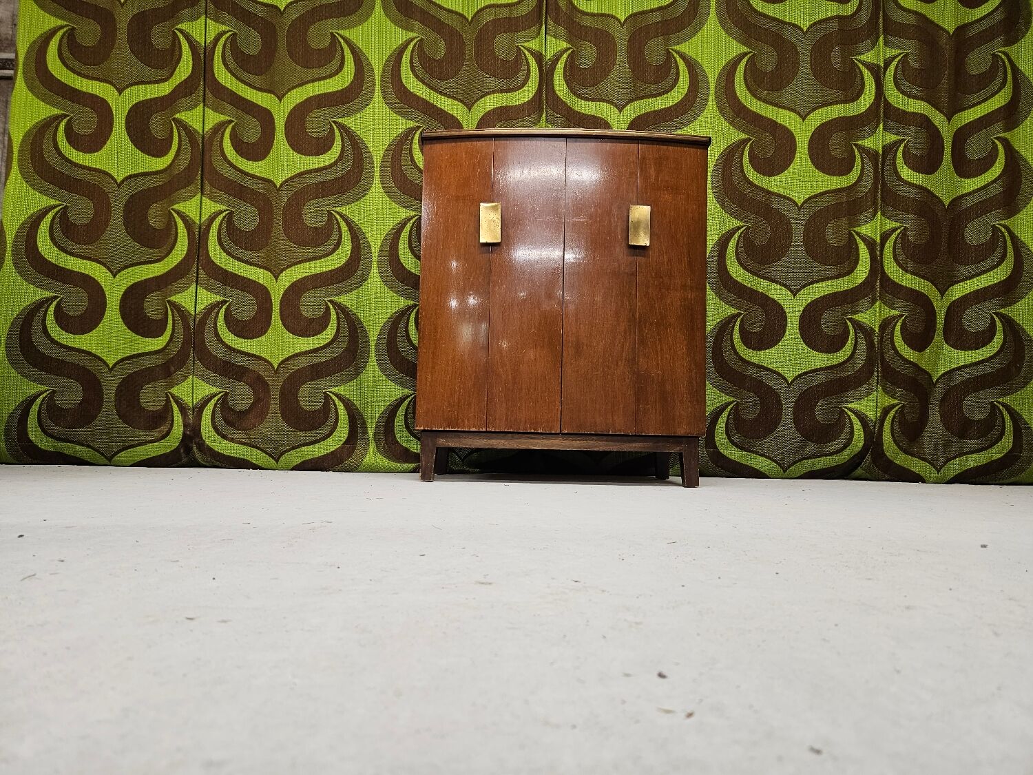 Vintage furniture 2 doors art deco