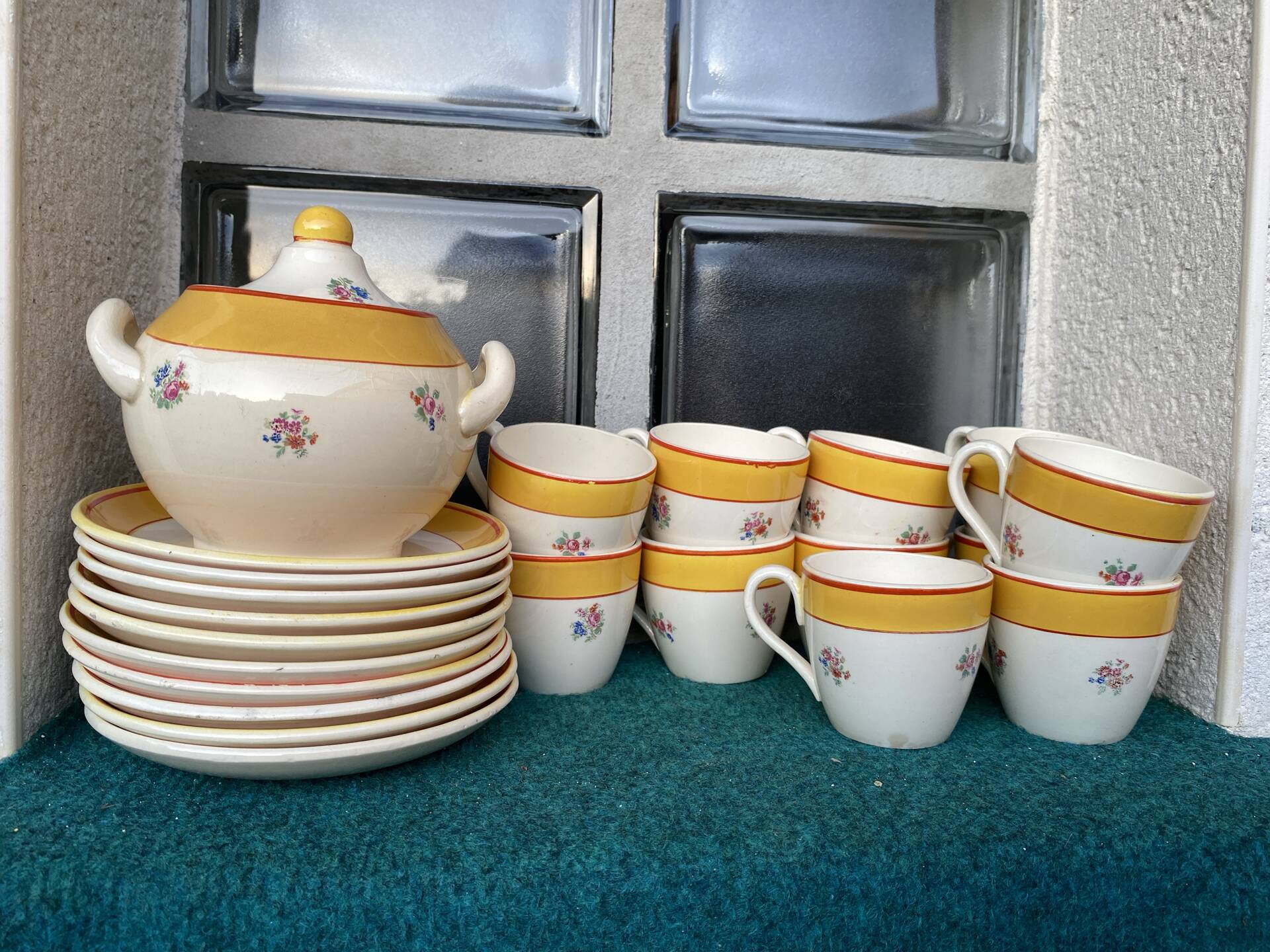 Vintage coffee service Sarreguemines (22 pieces)