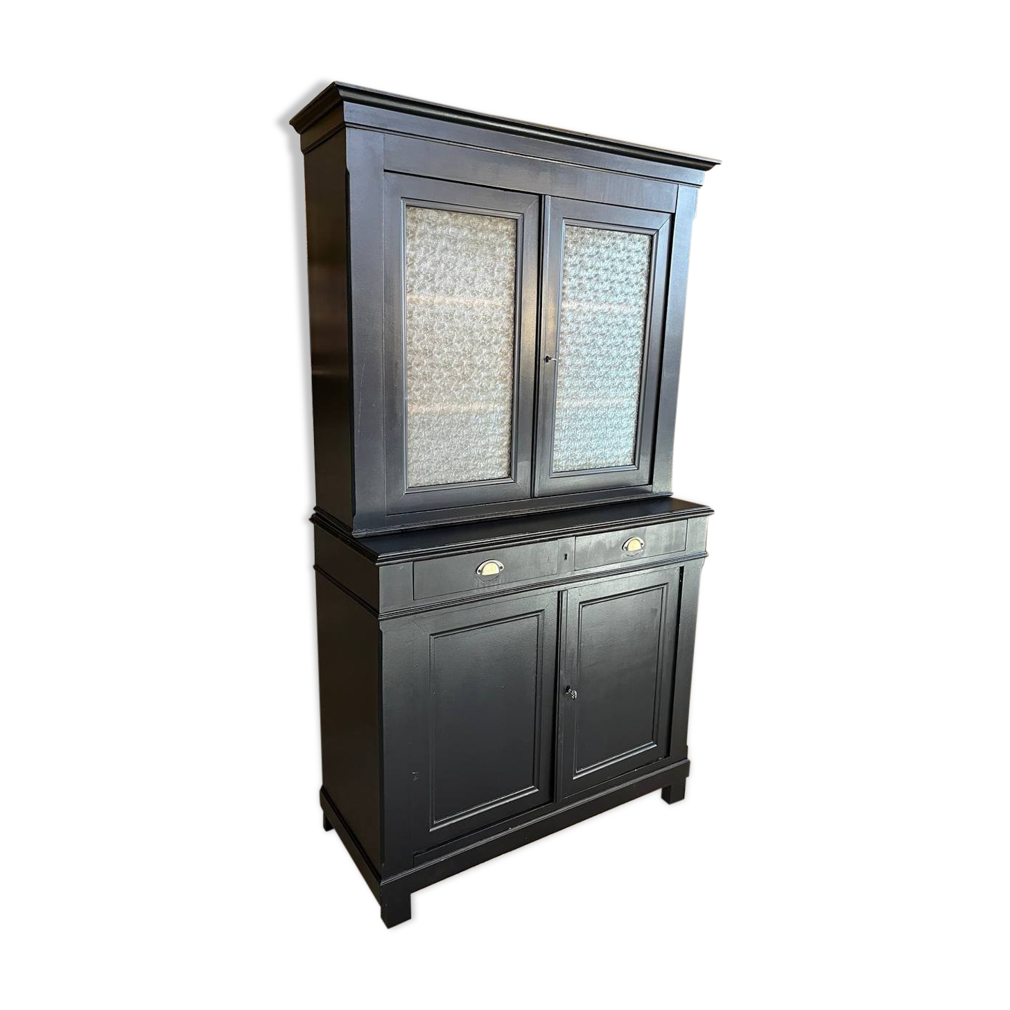 Buffet two body black vessel