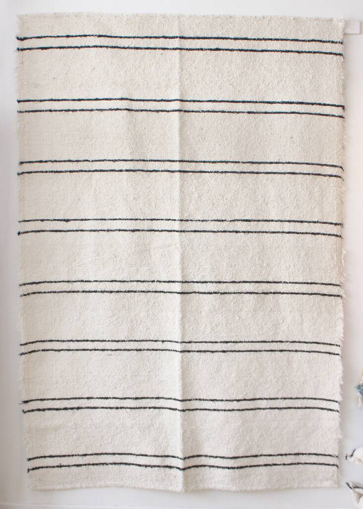 Handwoven rug - White and black lines - recycled cotton - 170 x 240 cm