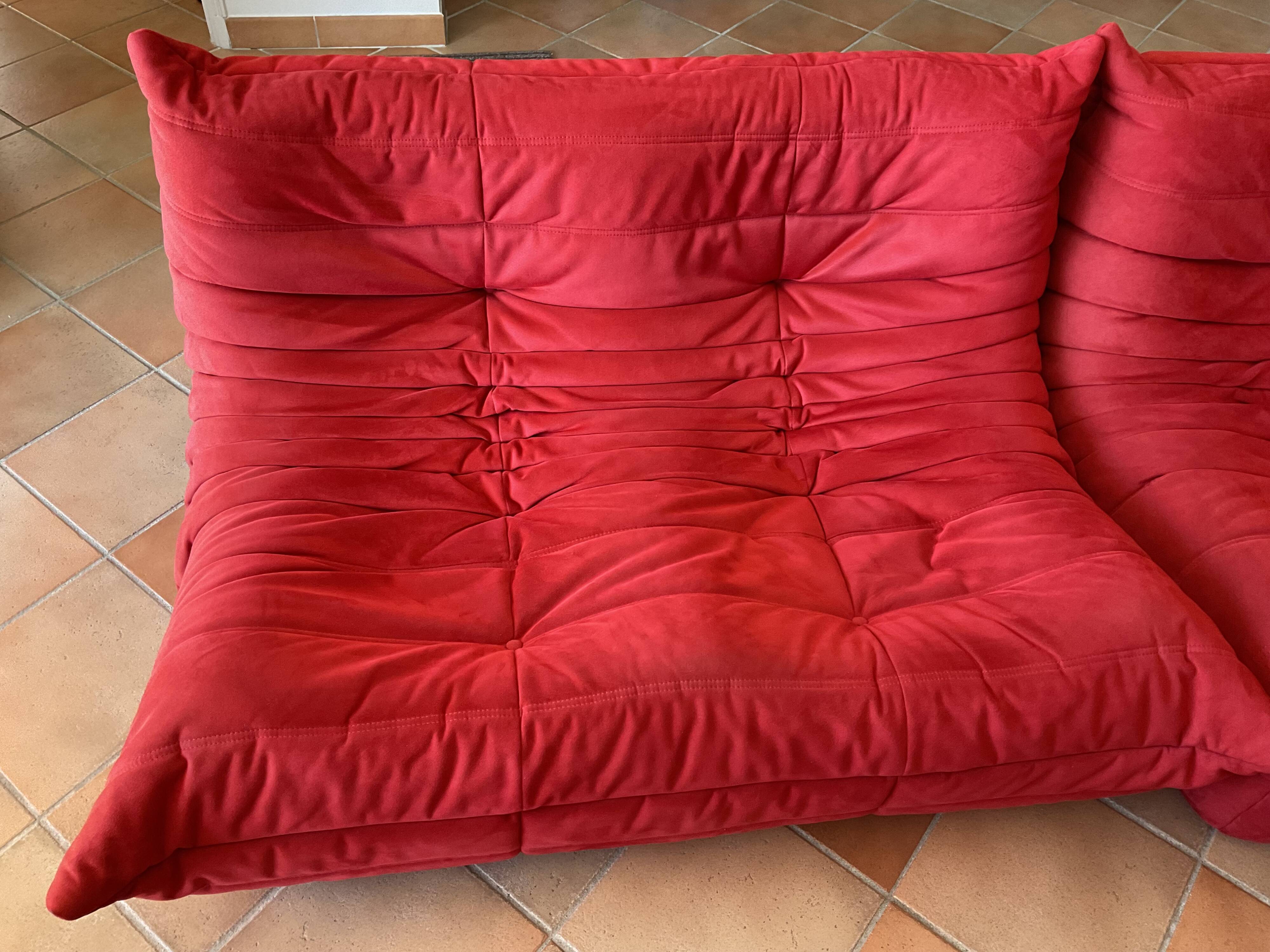 Togo 2-seater sofa in Goya red (red) by Ligne Roset