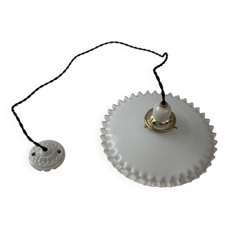 SUSPENSION ANCIENNE DENTELEE EN OPALINE VINTAGE 25,5 CM