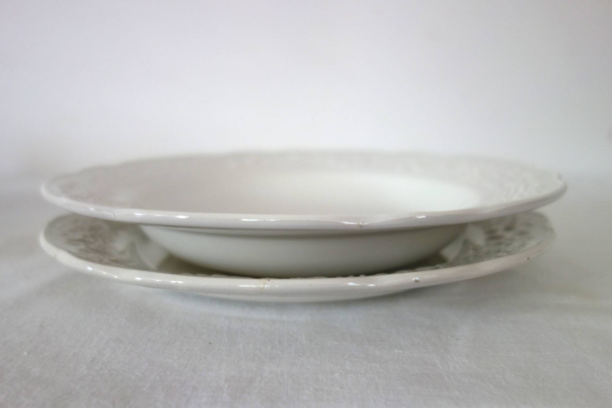 Set of 10 flat plates in Sarreguemines earthenware, early 20th century