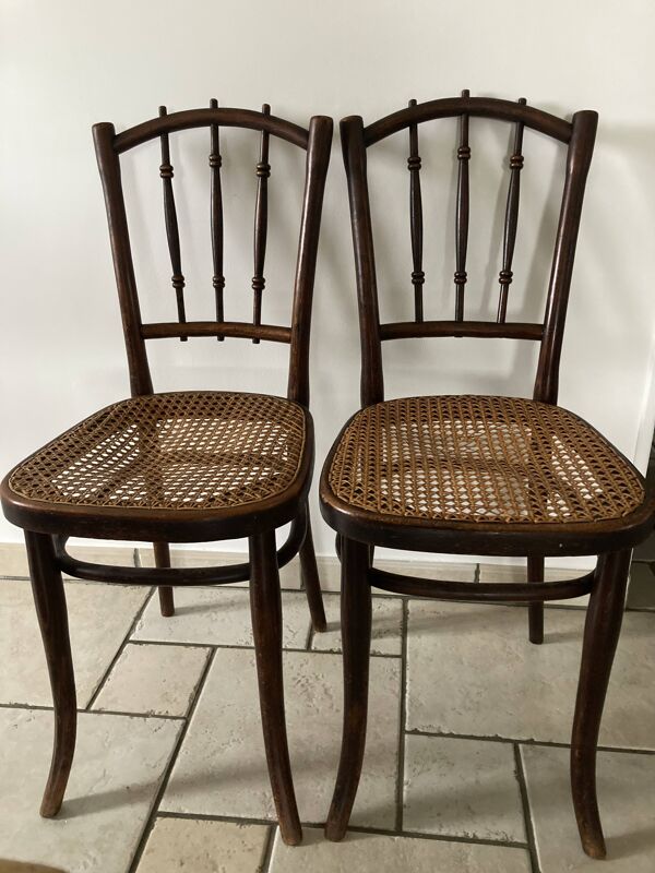 Paire de chaises Thonet cannées