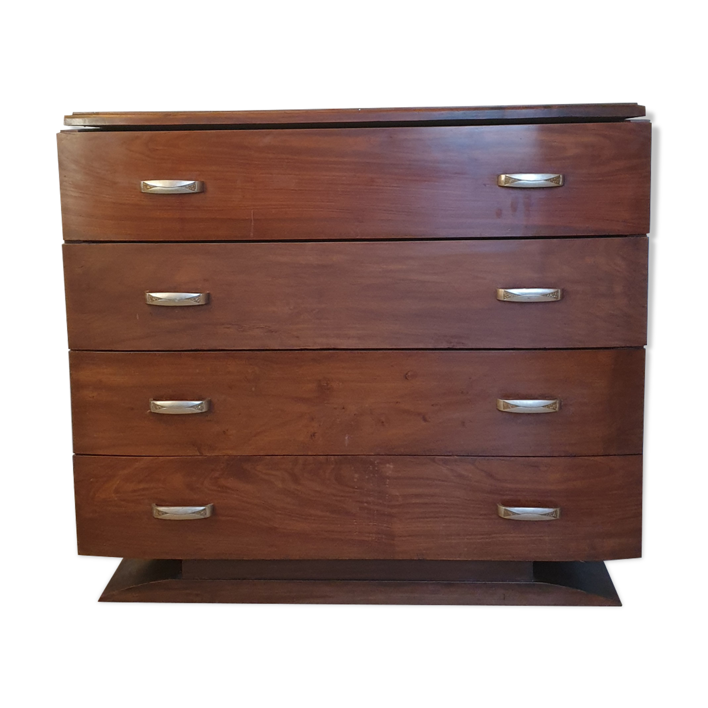 Walnut chest of drawers