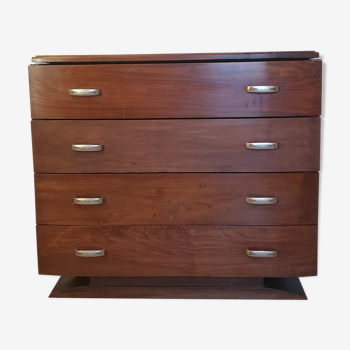 Walnut chest of drawers