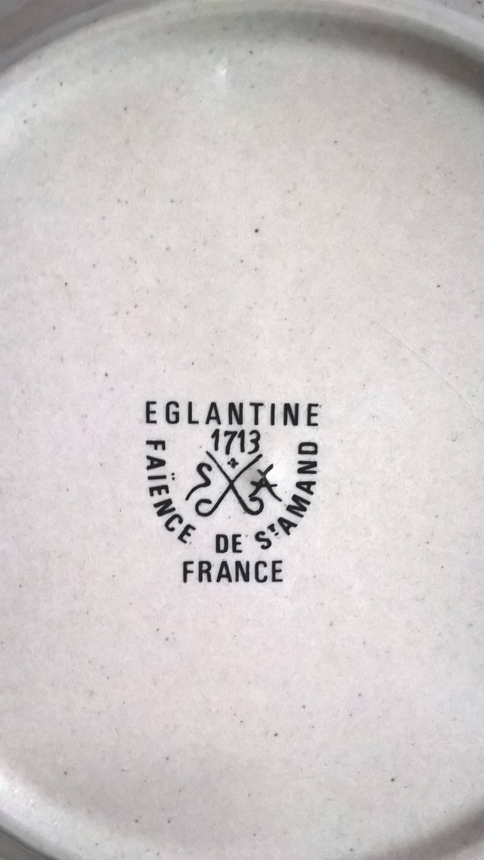 Set of 16 Saint Amand ceramic plates Eglantines 1713 model (flat, hollow and dessert)