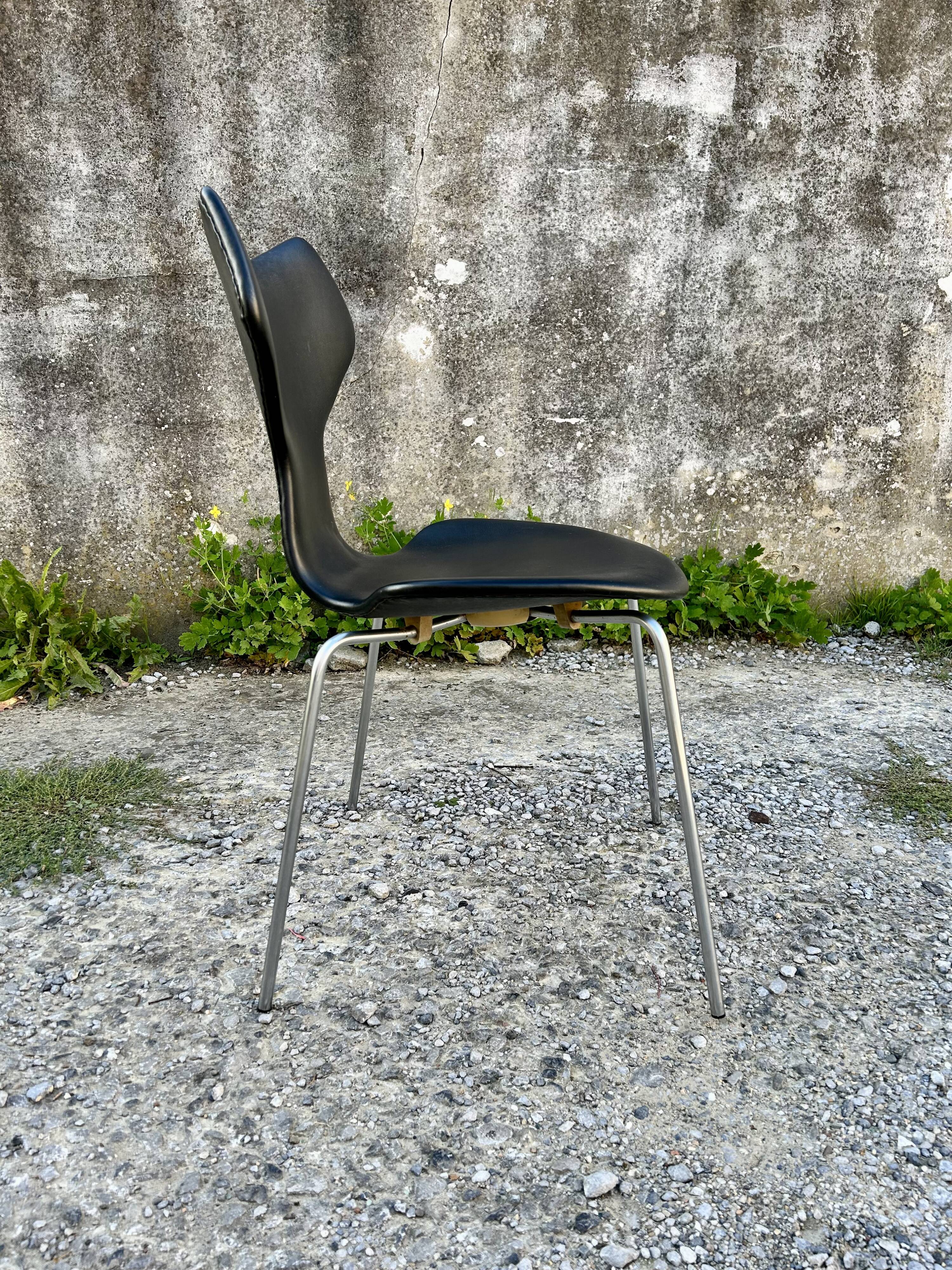 "Grand Prix" chair by Arne Jacobsen for Fritz Hansen, 1960