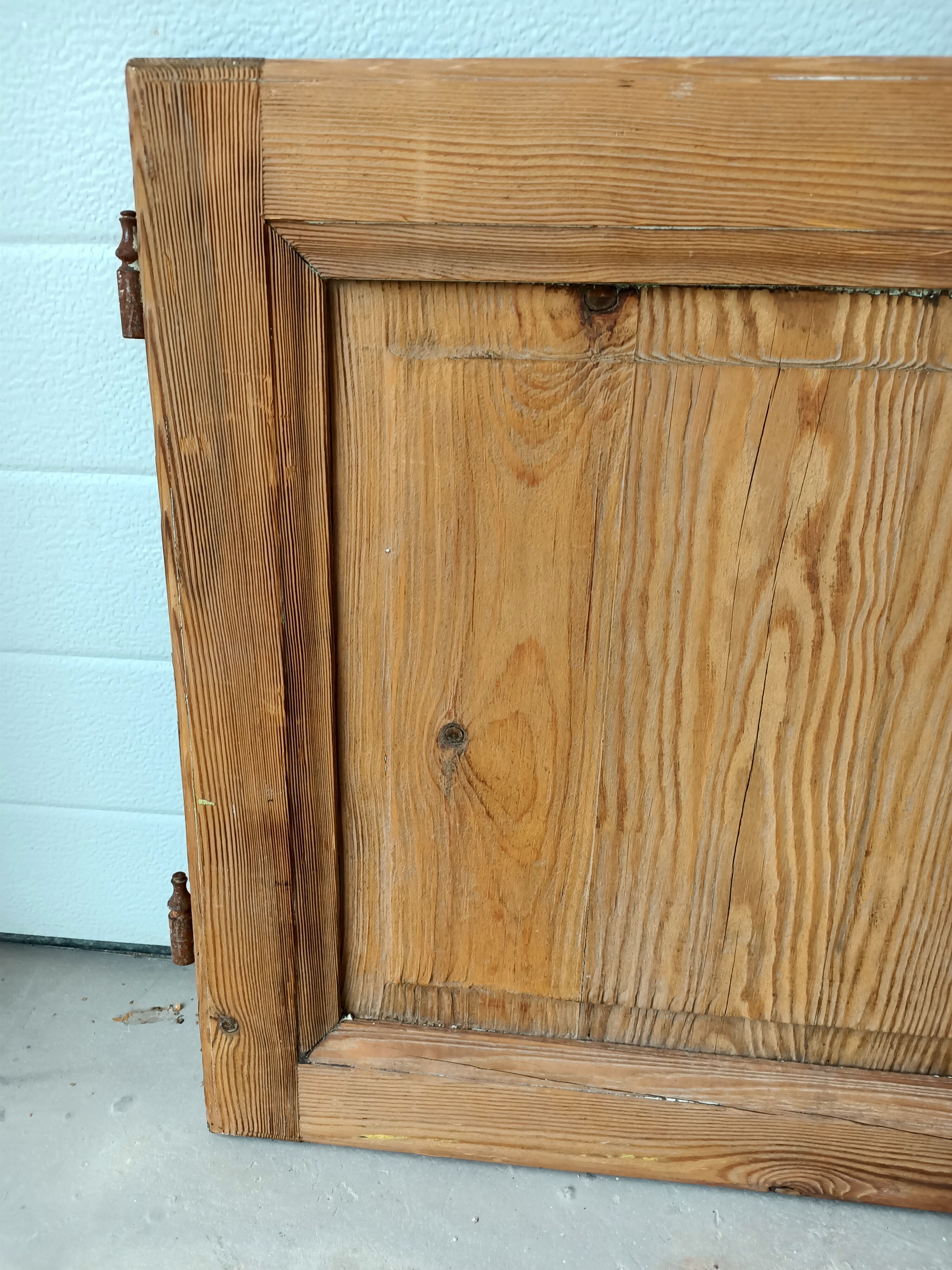 Old door in sandblasted fir 49,5x59