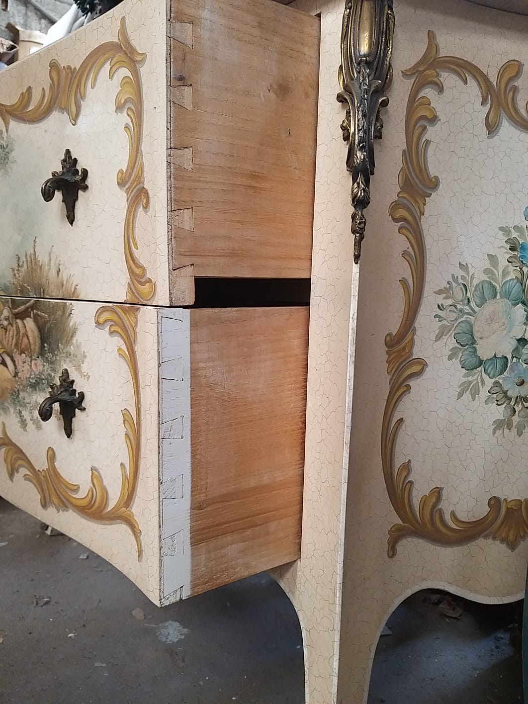 Curved Venetian Rococo style dresser