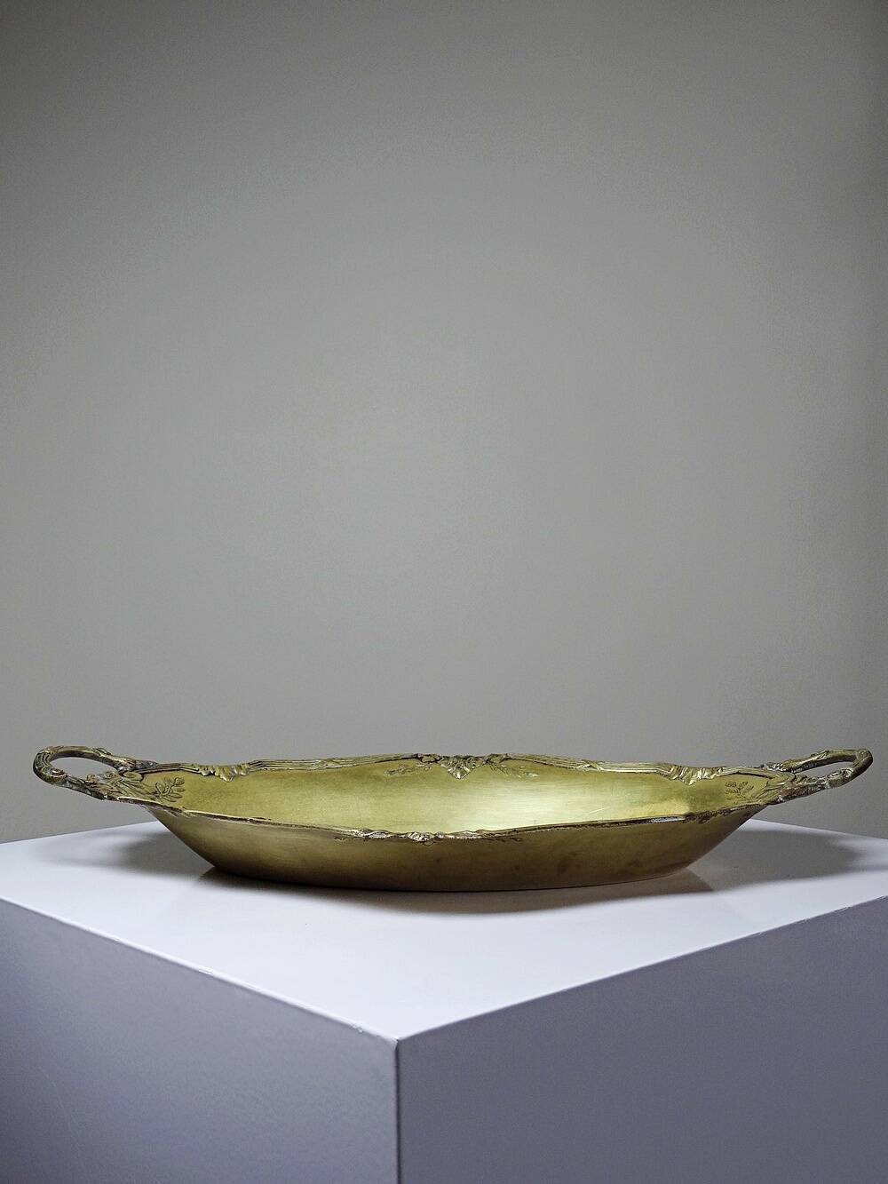 Large empty pocket bowl, antique rockwork, gilded metal, Louis XV style.