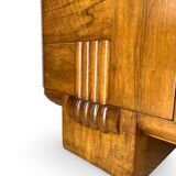 Buffet en noyer Art déco italien, de grande qualité.