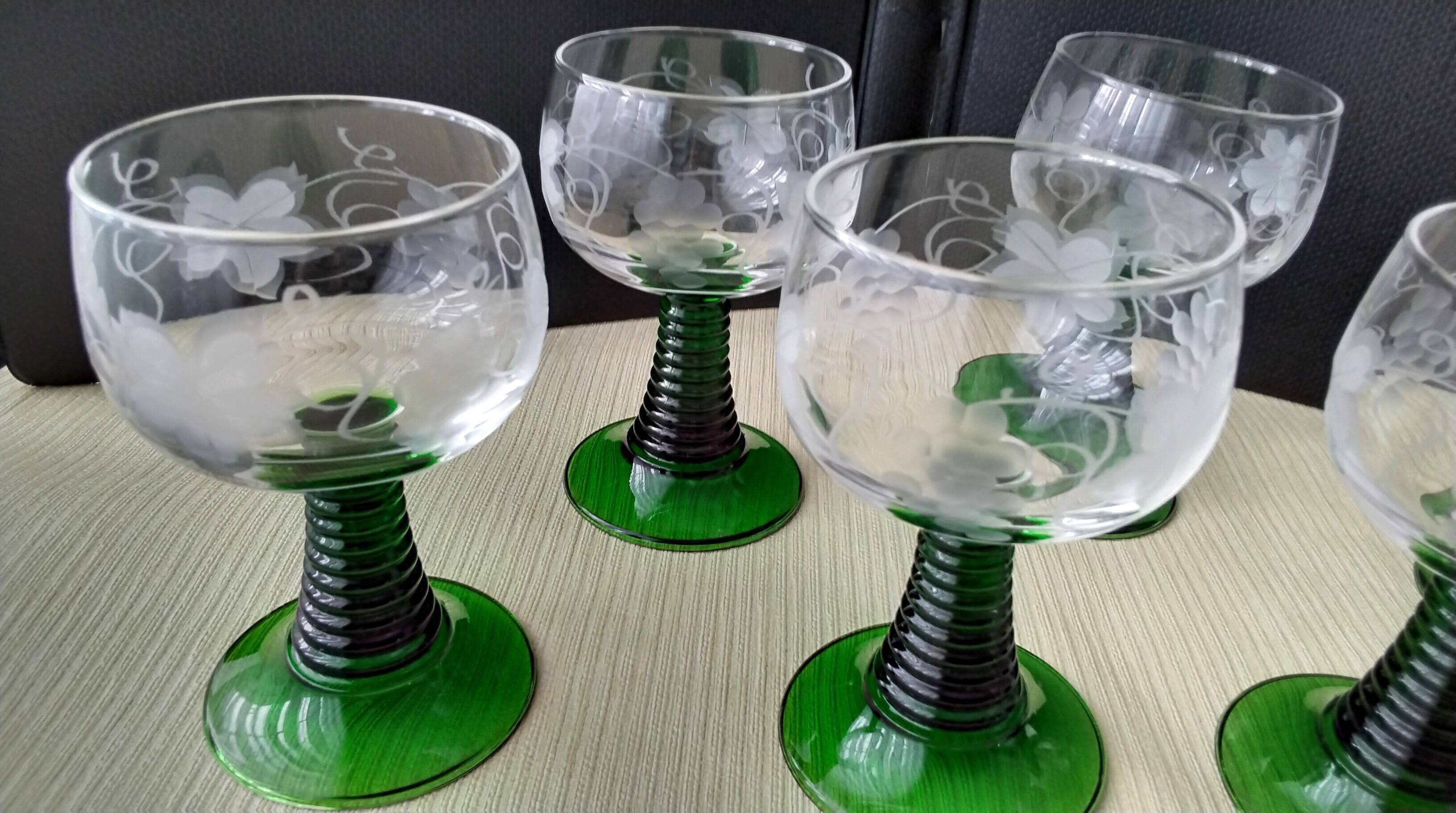 6 white wine glasses from Alsace Arc France
