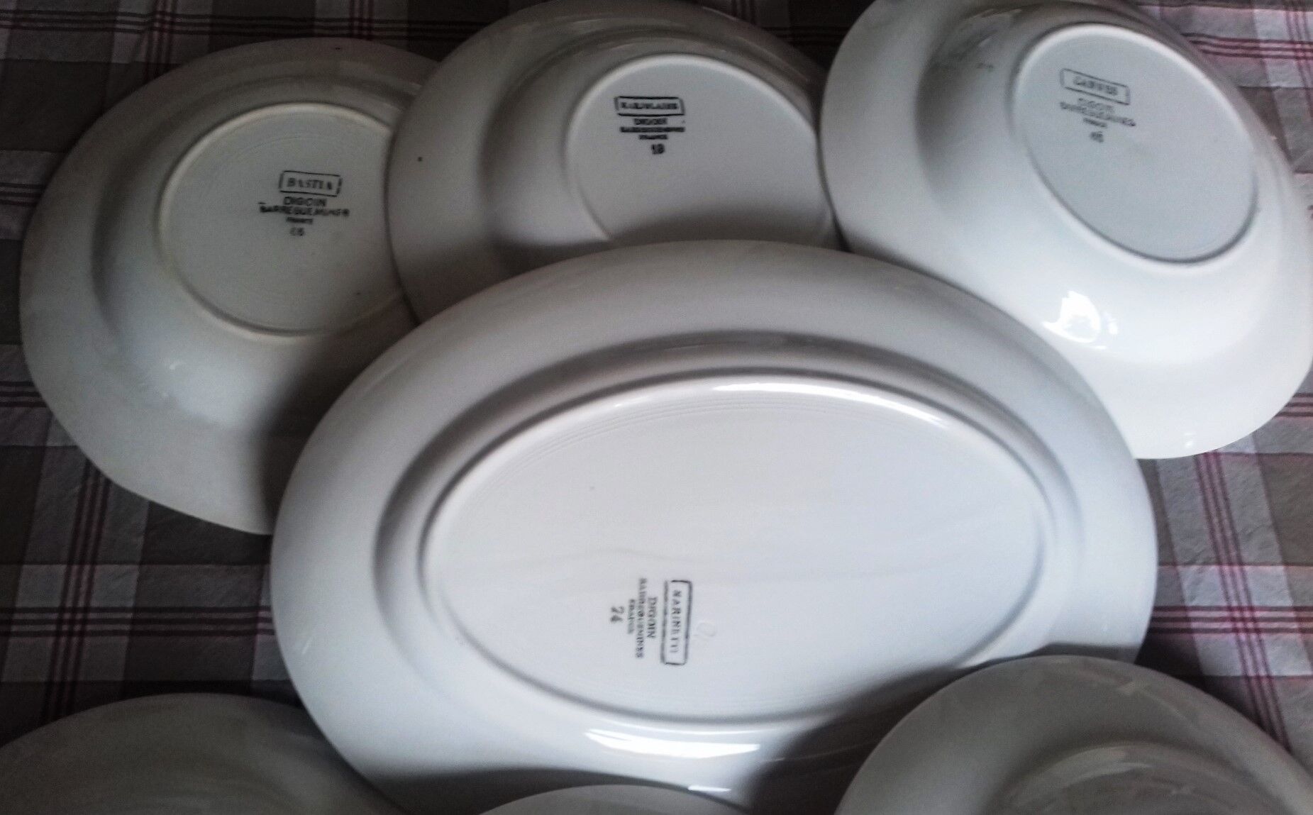Lot 6 hollow plates and 1 oval dish Digoin Sarreguemines