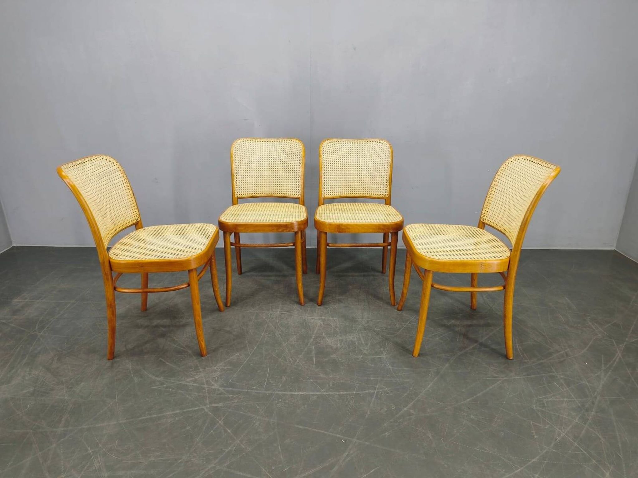 Ensemble de 4 Chaises en Bois Cintré No. 811 après Hoffmann, années 1990
