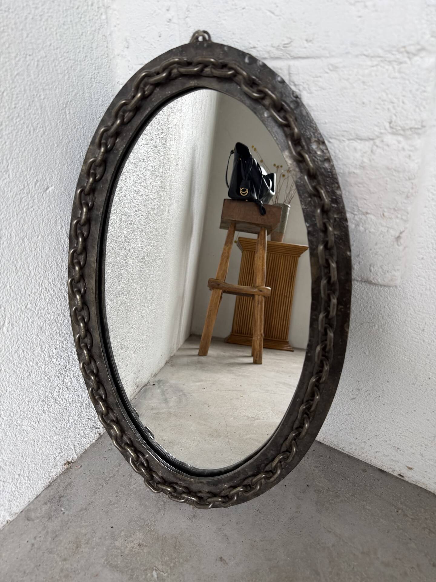 Miroir brutaliste ovale « chaine » 1950