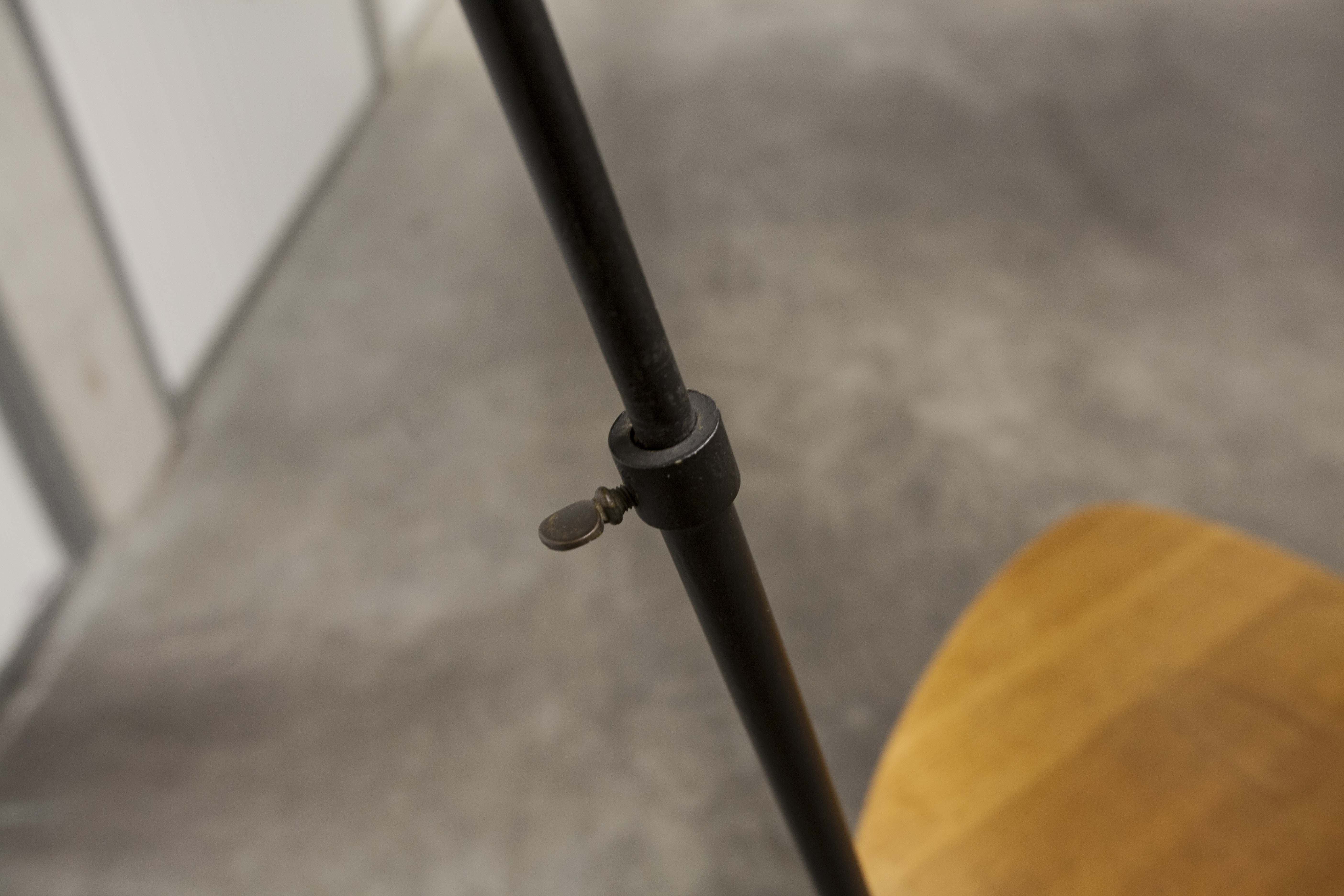 Floor lamp tripod Tablet door magazine 50 s