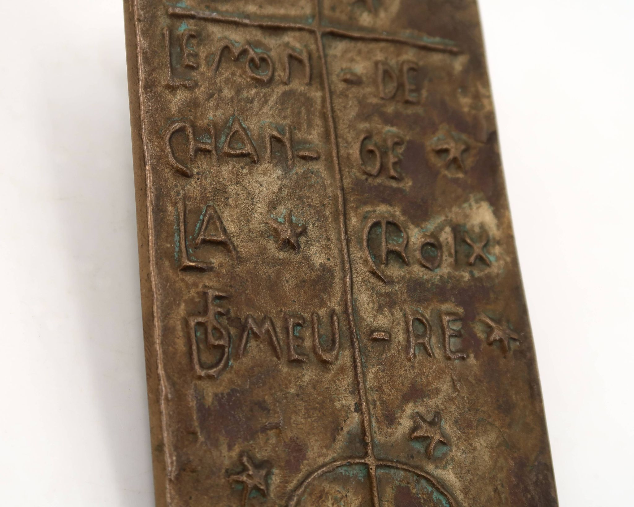 Plaque religieuse murale moderniste en bronze avec dicton, années 50