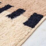 Traditional handmade pure wool rug, size 200 x 300 cm