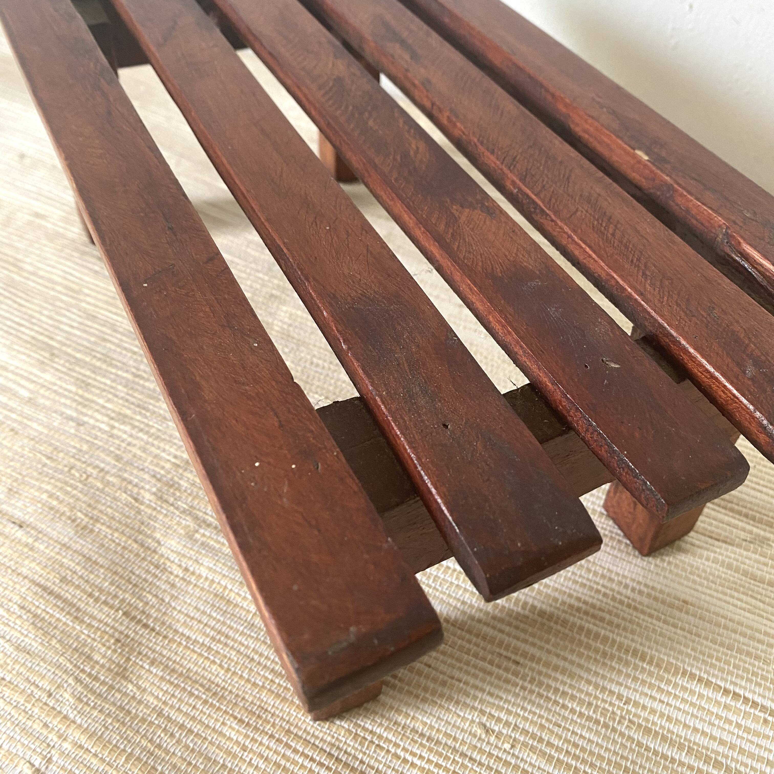 Tabouret bas à lattes