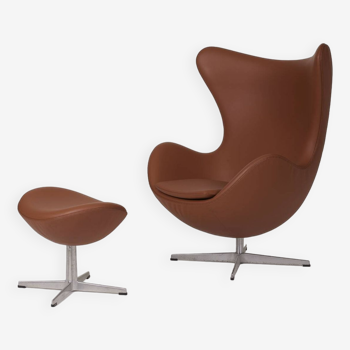 Armchair and footrest Arne Jacobsen