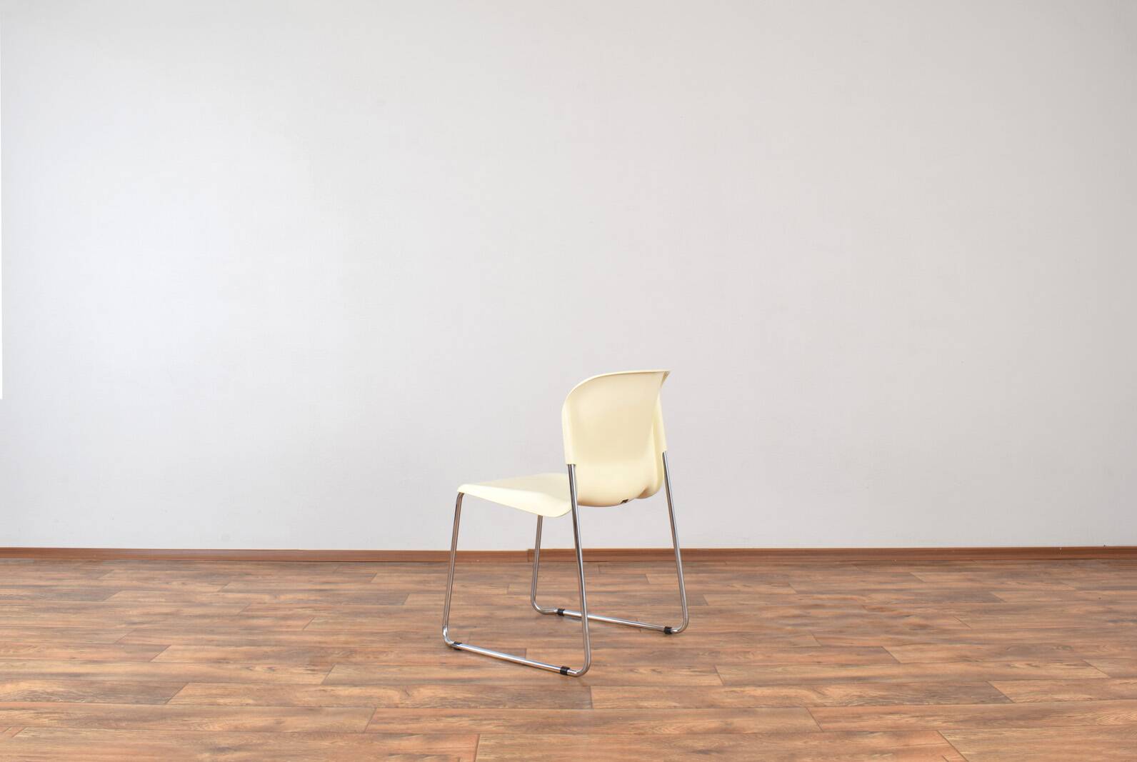 Chaise balançoire sm400k blanche par gerd lange pour drabert, ensemble de 4, années 1980.
