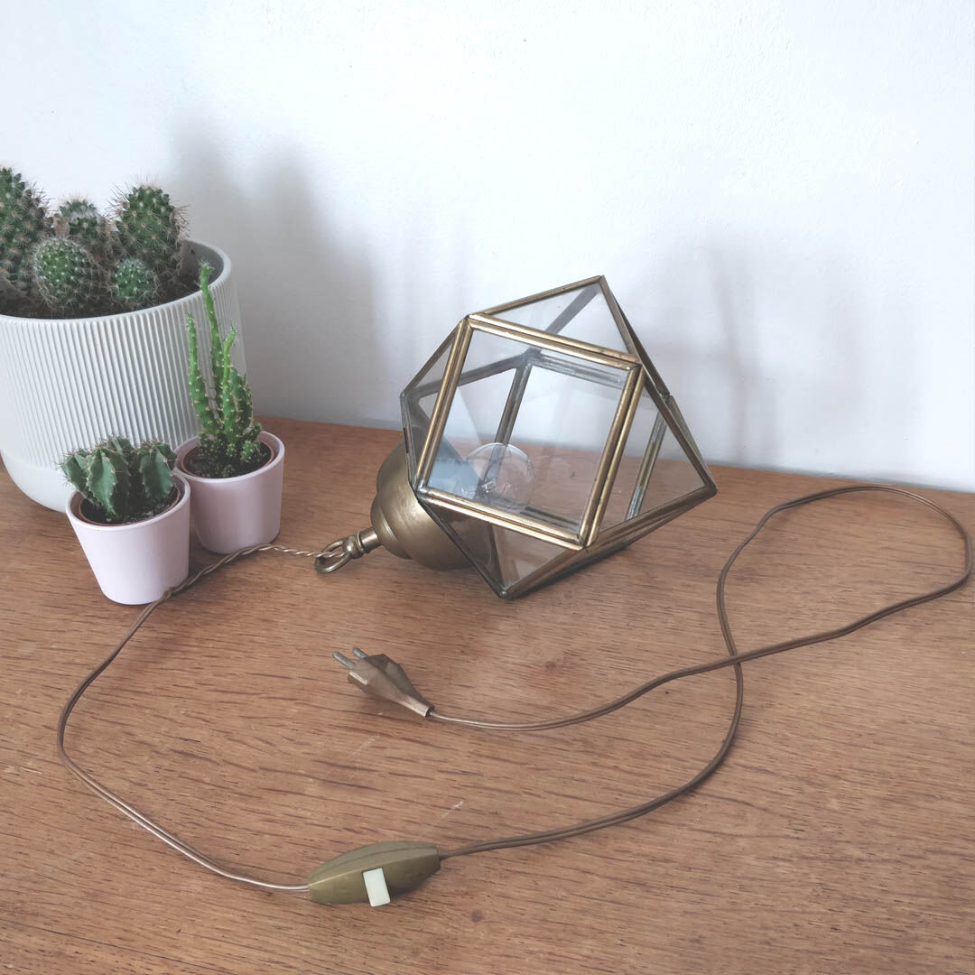 Brass polygon lamp