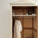 Armoire bonnetière parisienne