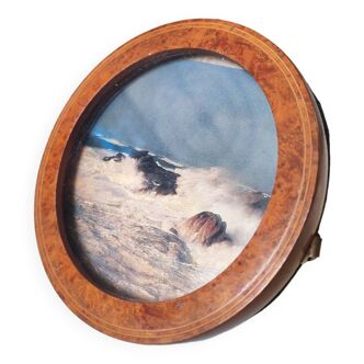 Old round frame