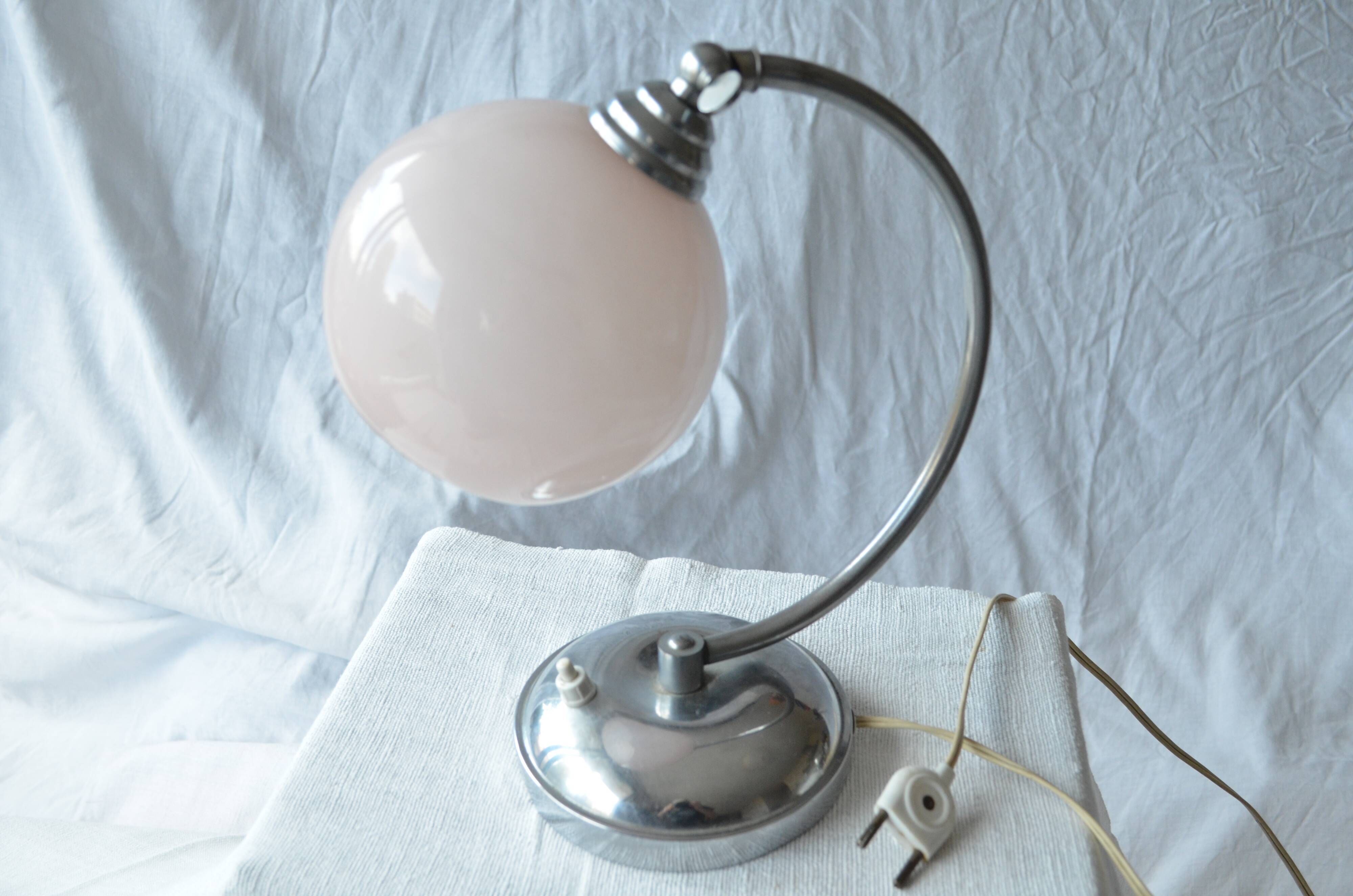 Lampe de table art déco chromée opaline rose 1930