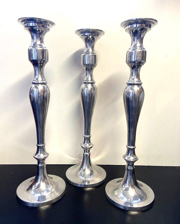 Trio de bougeoirs, chandeliers, flambeaux en aluminium brossé poli